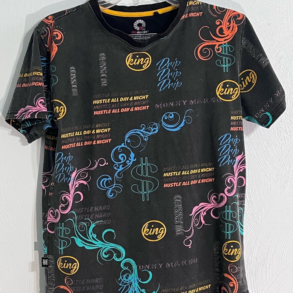 Akademiks t-shirt